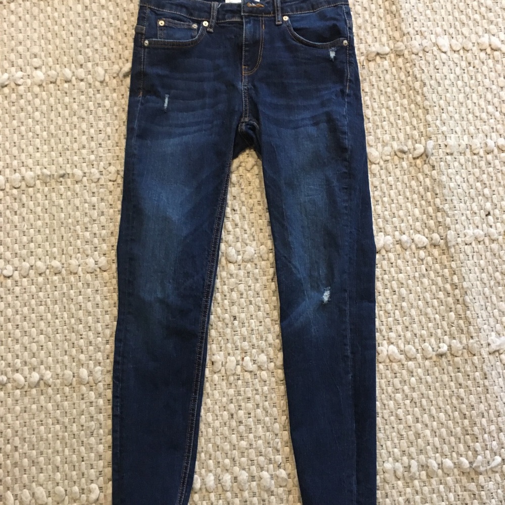 Zara Size 6 Dark Wash Lightly Distressed Jeans